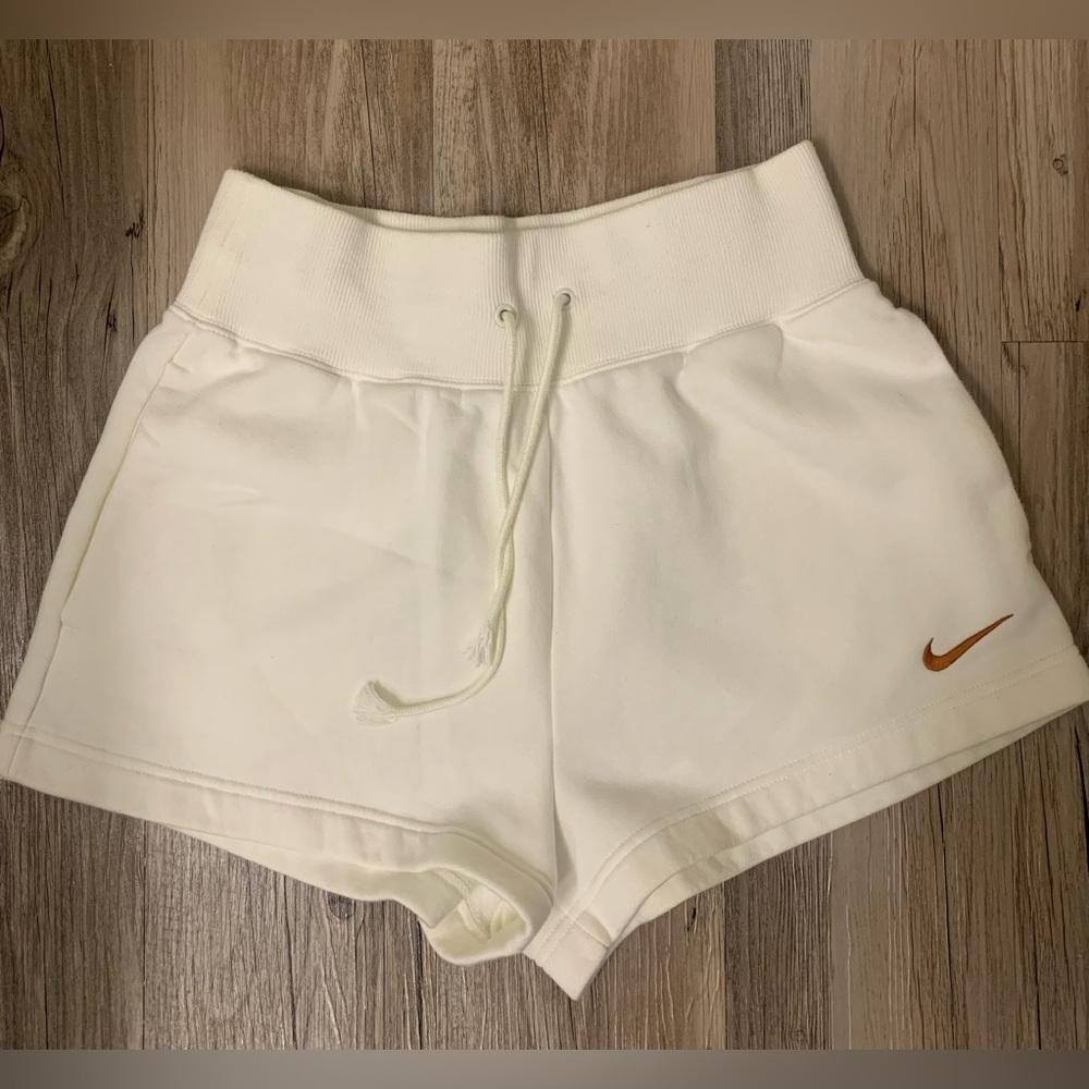 Nike Women's Cream Athletic Shorts Small NWOT